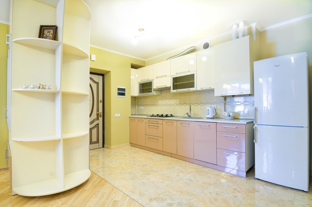 Apartment On Svobody Lviv Exteriör bild