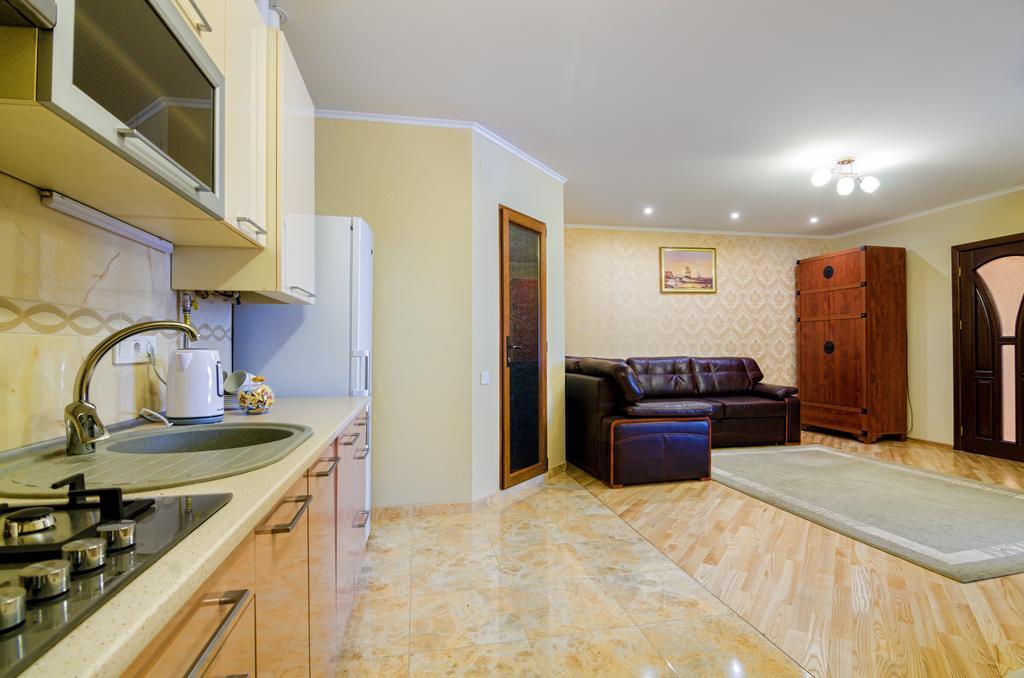 Apartment On Svobody Lviv Exteriör bild